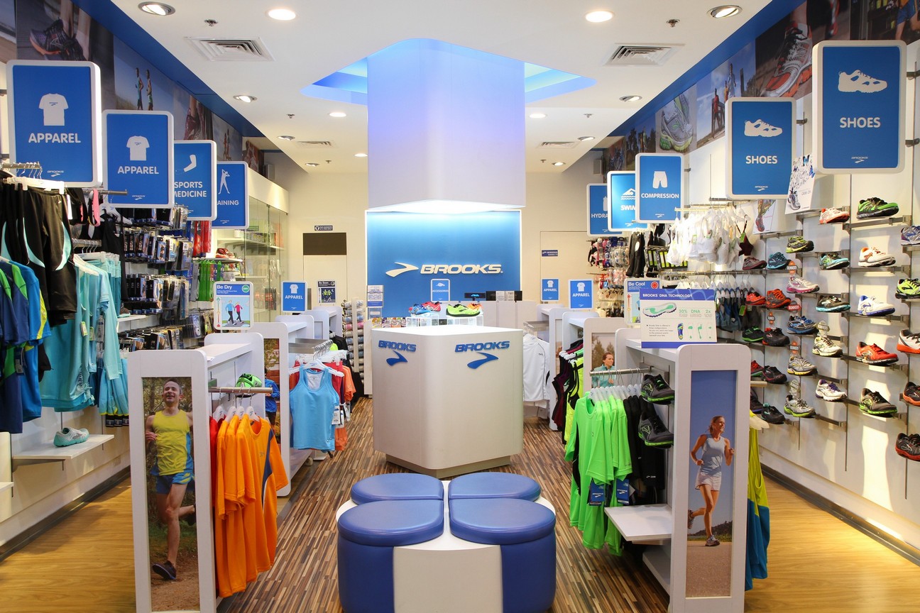 brooks running outlet store